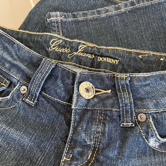 NWOT Y2K Guess Doheny Low-Rise Bootcut Jeans Size 26 Distressed Mid/Dark Wash - Picture 7 of 10